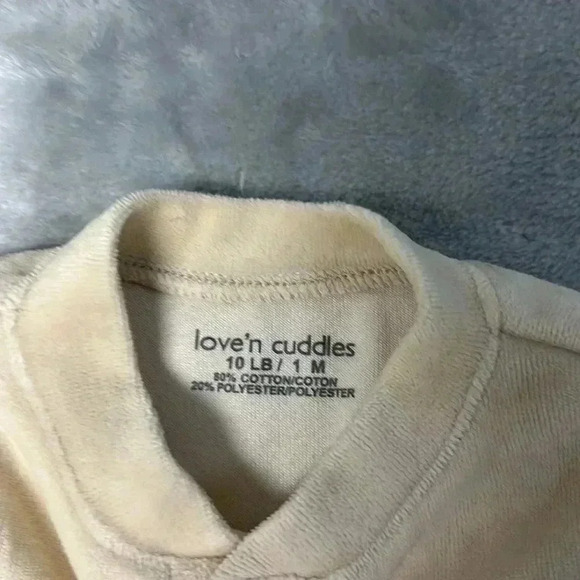 Love'n Cuddles - Velour footed sleeper.  Size 1 month - Picture 2 of 4